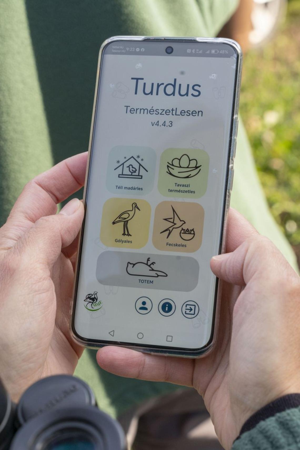 A Turdus mobiltelefonos alkalmazás a gyakorlatban ( Fotó: Tokody Béla)
