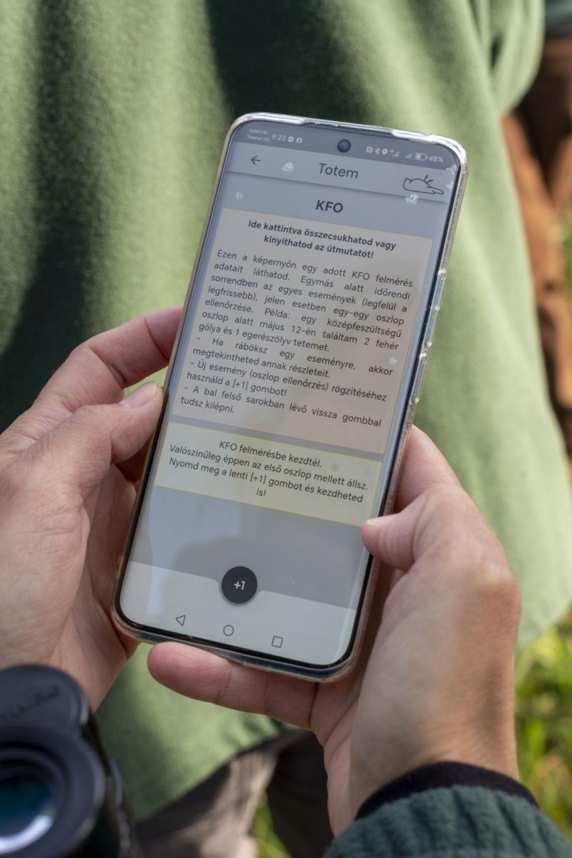 The practical application of the Turdus mobile app ( Photo by Bela Tokody)
